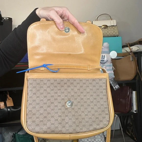 Gucci Vintage Small Tan and Gold Messenger Monogram Flap Bag w/ COA 1981-1985 - Picture 4 of 10